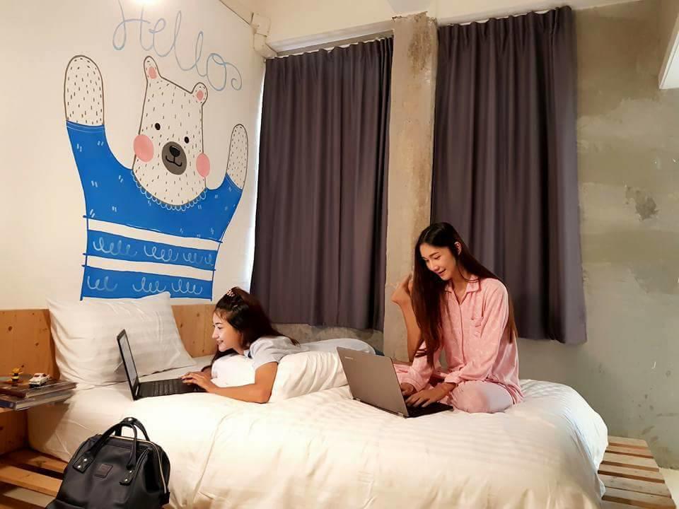 Pastelhouse Hostel (Adults Only) Bangkok Exterior photo